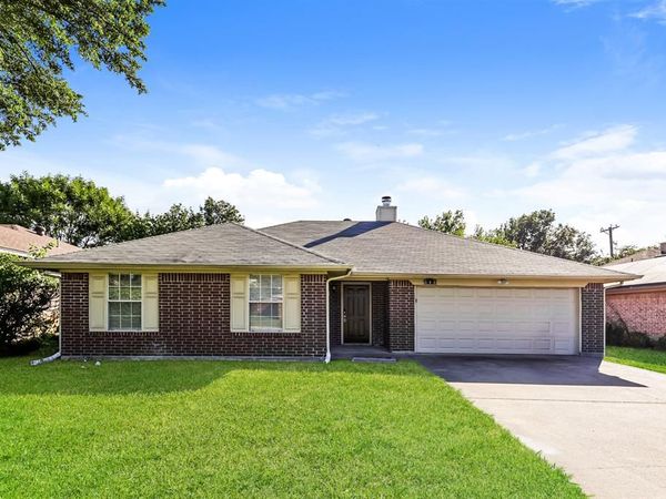 606 Plainview Drive, Mansfield, TX 76063
