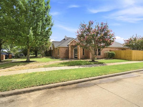 122 Clear Creek Drive, Red Oak, TX 75154