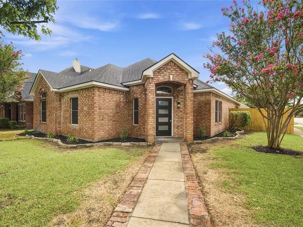 122 Clear Creek Drive , Red Oak, TX 75154