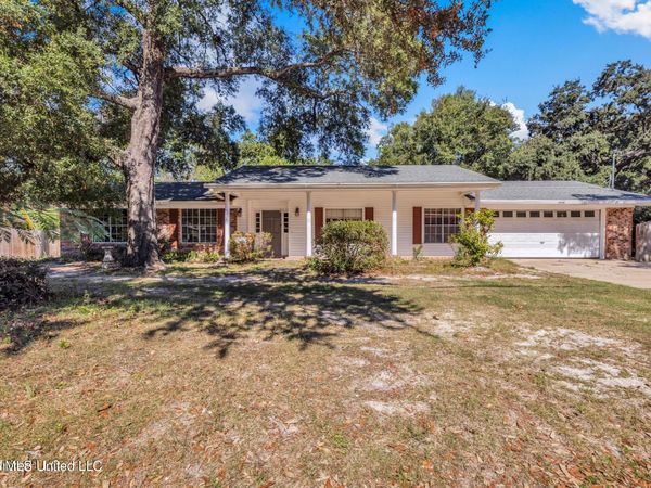 2530 Old Bay Road, Biloxi, MS 39531