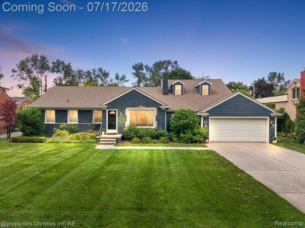 18244 Beverly Road, Beverly Hills Vlg, MI 48025