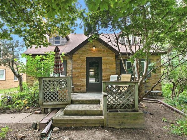 1907 Snelling Avenue N, Falcon Heights, MN 55113