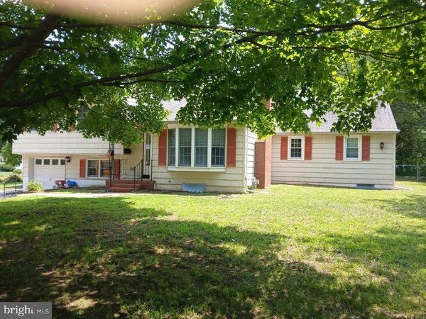 8 TINKER DRIVE, MOUNT HOLLY, NJ 08060