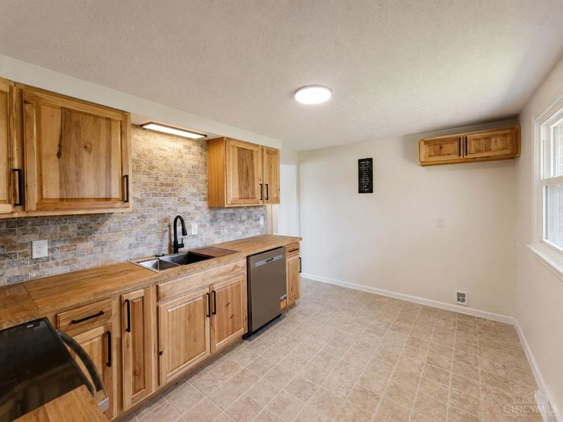 130 W Josie Avenue, Hillsboro, OH 45133 Photo 7