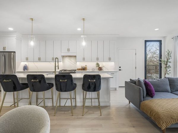839 Saratoga St, Unit 3A, Boston, MA 02128