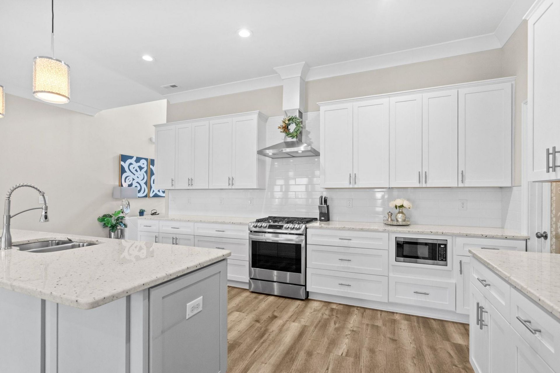 979 Henry James Dr. Photo 18