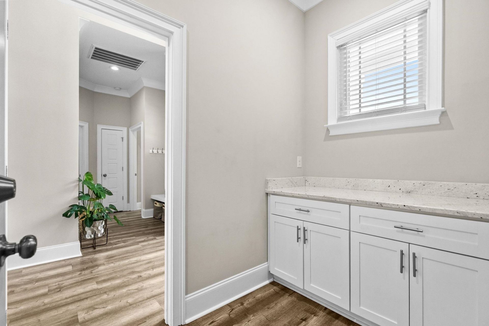979 Henry James Dr. Photo 44