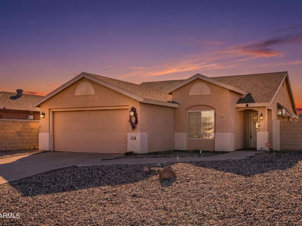 8735 W PINEVETA Drive W, Arizona City, AZ 85123