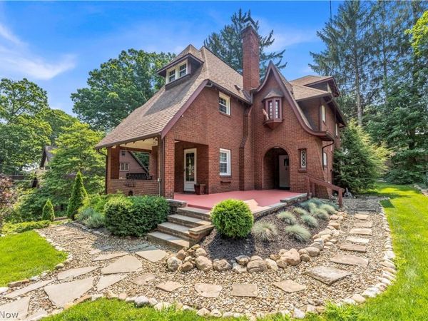 748 Evergreen Drive, Akron, OH 44303