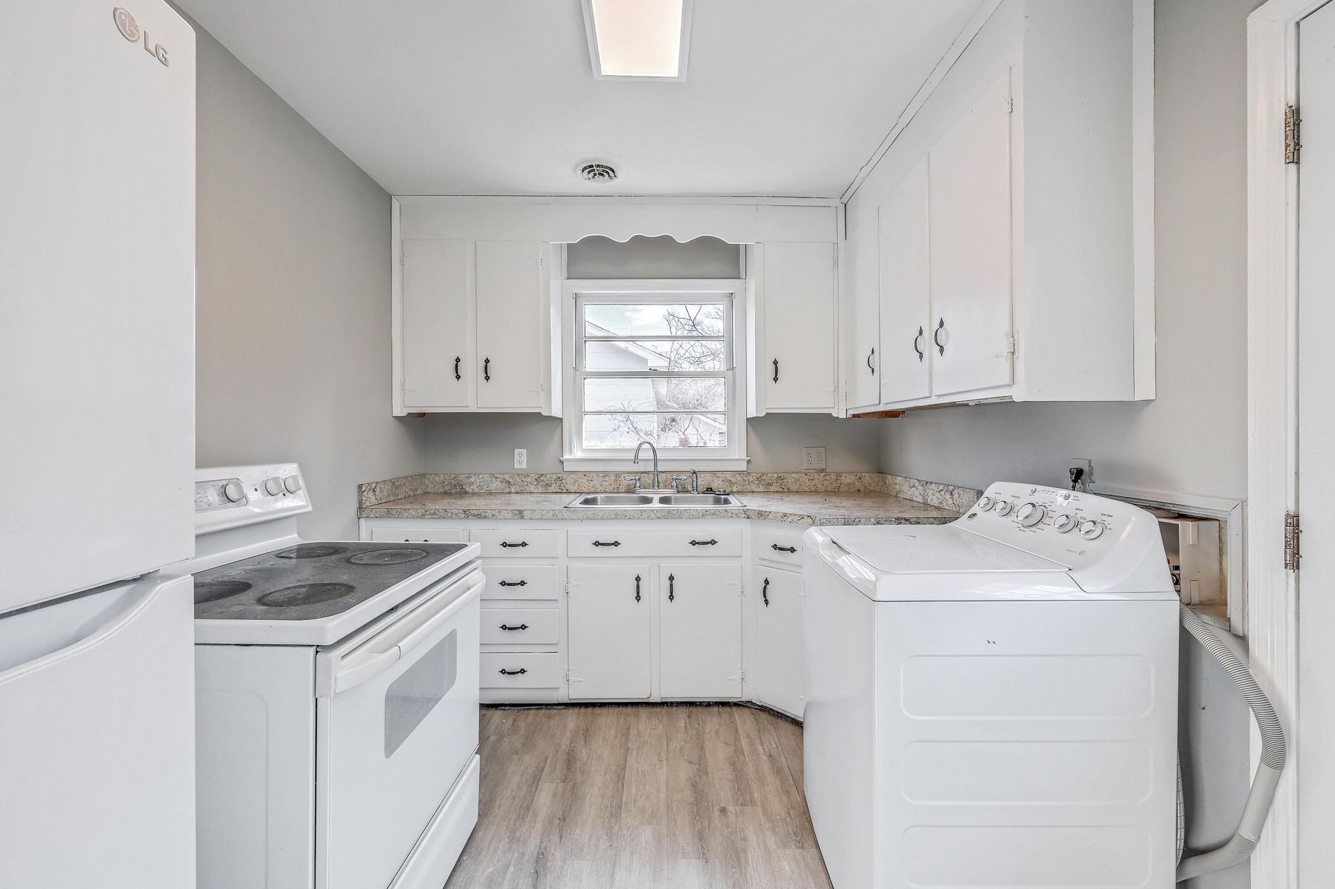 1089 Buist Avenue Photo 9
