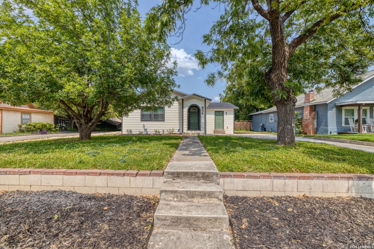 806 N Getty St, Uvalde, TX 78801 Main Photo