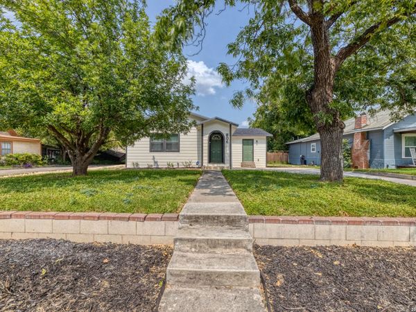 806 N GETTY ST, Uvalde, TX 78801