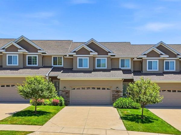 2233 E Grantview Dr, Coralville, IA 52241