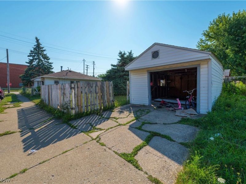 898 Wayside Road, Cleveland, OH 44110 Photo 20