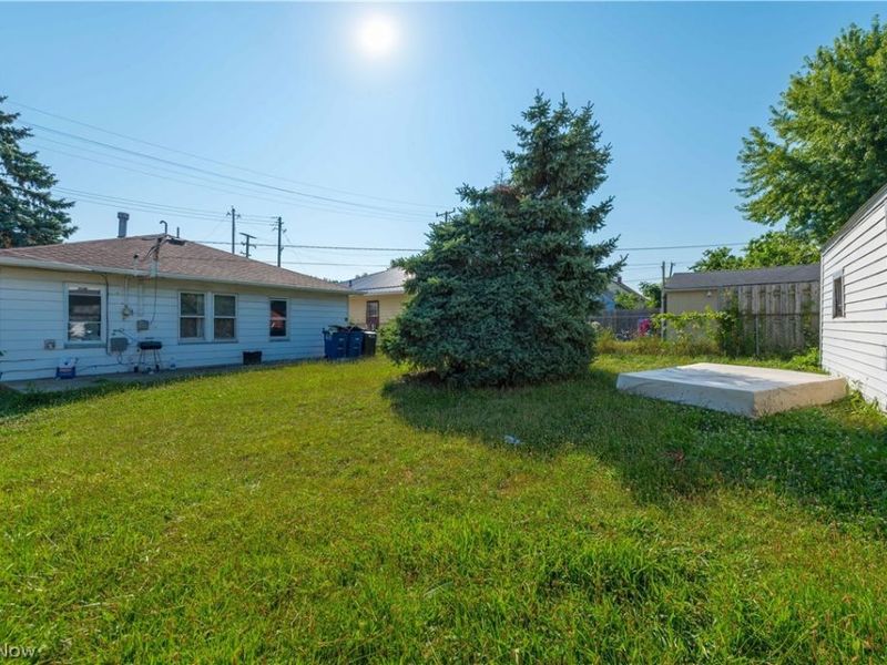 898 Wayside Road, Cleveland, OH 44110 Photo 22