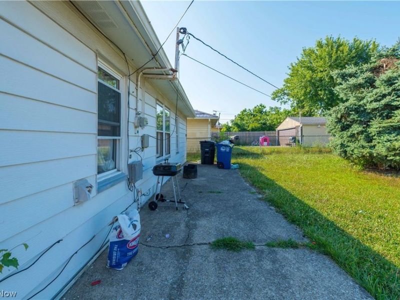 898 Wayside Road, Cleveland, OH 44110 Photo 24