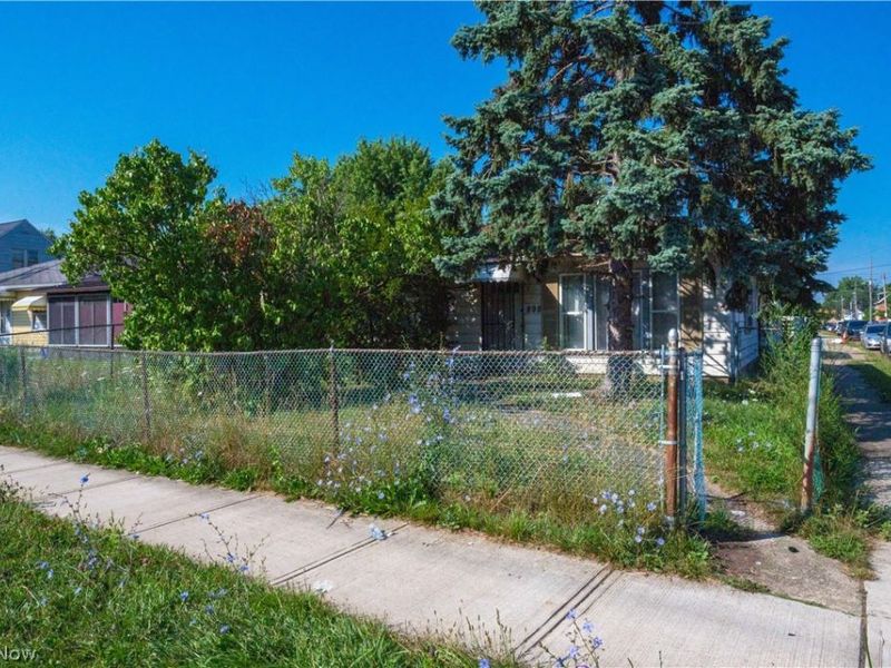 898 Wayside Road, Cleveland, OH 44110 Photo 3