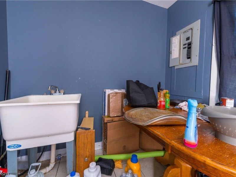 898 Wayside Road, Cleveland, OH 44110 Photo 6