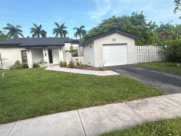 590 SW 166th Ter , Weston, FL 33326