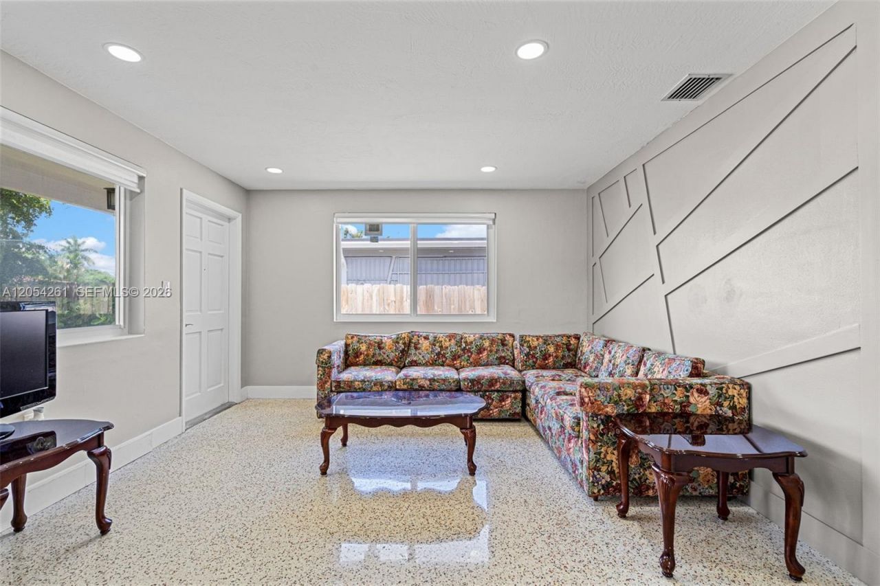 766 E 36th St, Hialeah, FL 33013 Photo