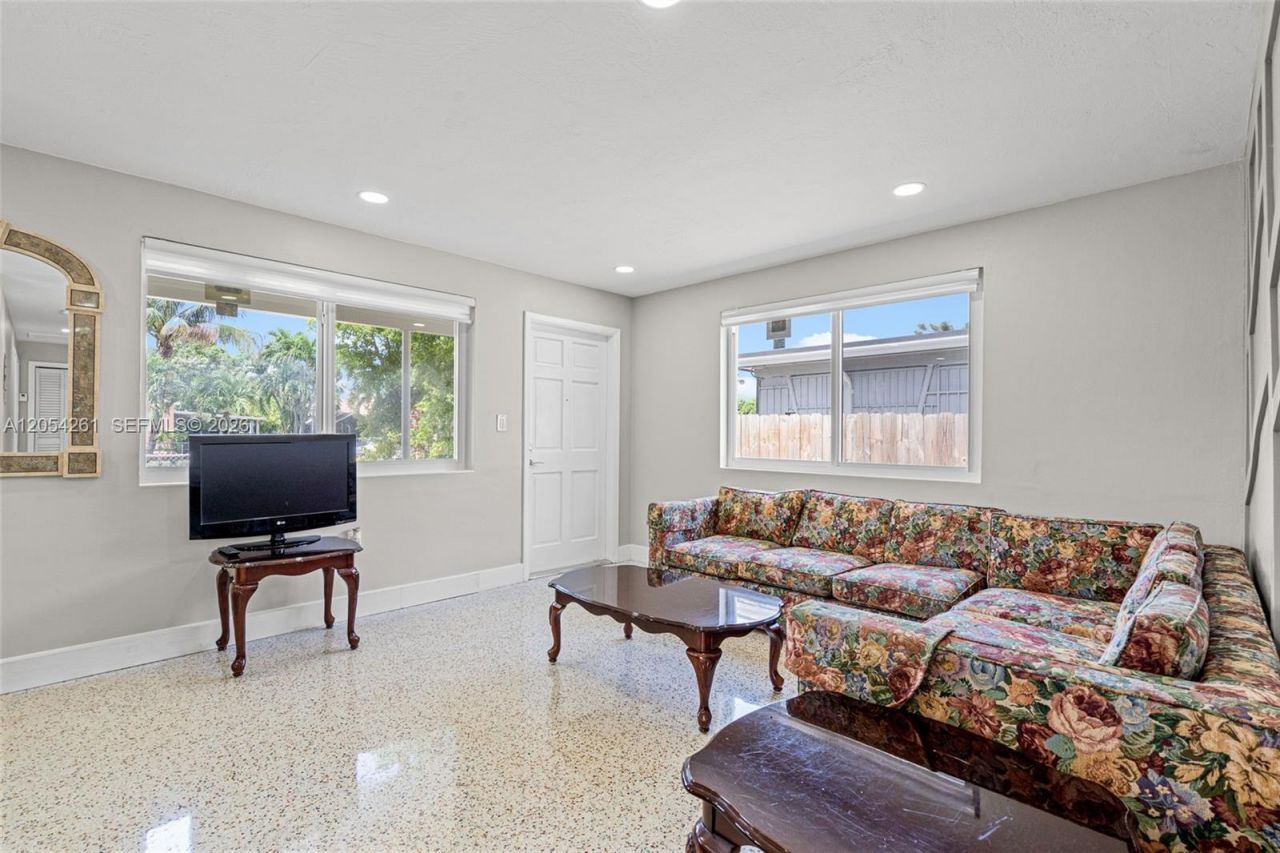 766 E 36th St, Hialeah, FL 33013 Photo