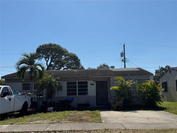 1828 NW 152nd St , Miami Gardens, FL 33054