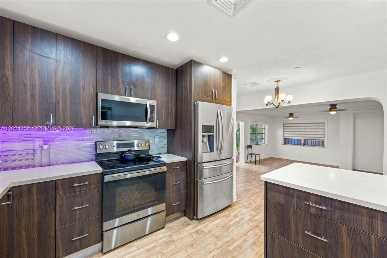 23 SW 8th St , Hallandale Beach, FL 33009 Photo