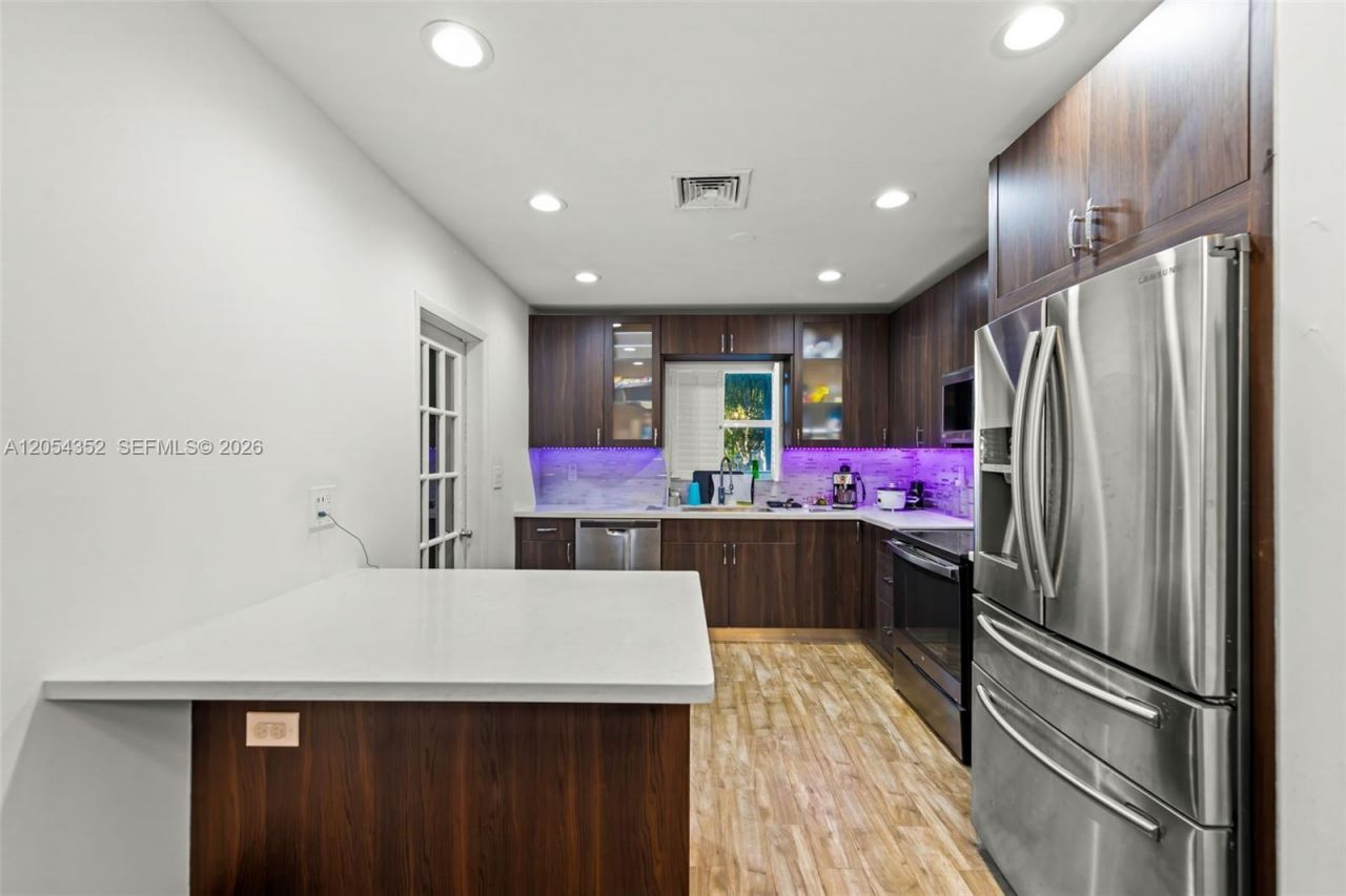 23 SW 8th St , Hallandale Beach, FL 33009 Photo