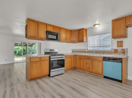 5890 Hollyhurst Way, Sacramento, CA 95823 Photo