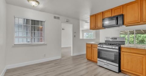 5890 Hollyhurst Way, Sacramento, CA 95823 Photo