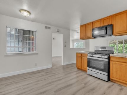 5890 Hollyhurst Way, Sacramento, CA 95823 Photo