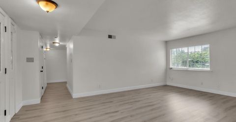 5890 Hollyhurst Way, Sacramento, CA 95823 Photo