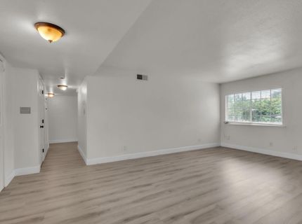 5890 Hollyhurst Way, Sacramento, CA 95823 Photo