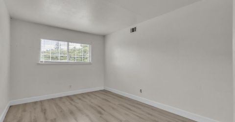 5890 Hollyhurst Way, Sacramento, CA 95823 Photo
