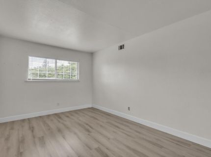 5890 Hollyhurst Way, Sacramento, CA 95823 Photo