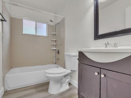 5890 Hollyhurst Way, Sacramento, CA 95823 Photo
