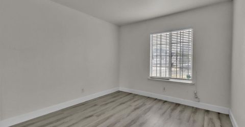 5890 Hollyhurst Way, Sacramento, CA 95823 Photo