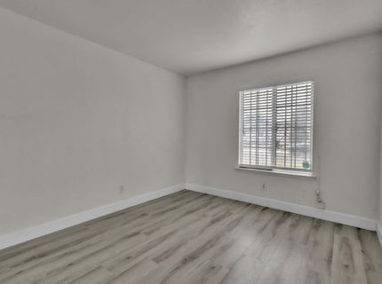 5890 Hollyhurst Way, Sacramento, CA 95823 Photo
