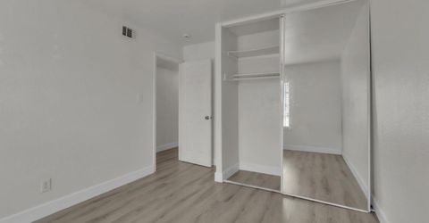 5890 Hollyhurst Way, Sacramento, CA 95823 Photo