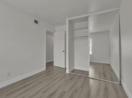 5890 Hollyhurst Way, Sacramento, CA 95823 Photo