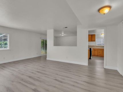 5890 Hollyhurst Way, Sacramento, CA 95823 Photo