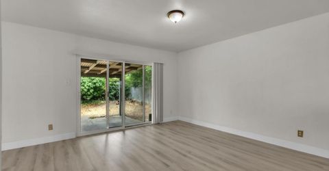 5890 Hollyhurst Way, Sacramento, CA 95823 Photo