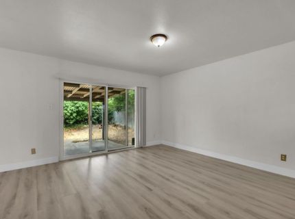 5890 Hollyhurst Way, Sacramento, CA 95823 Photo