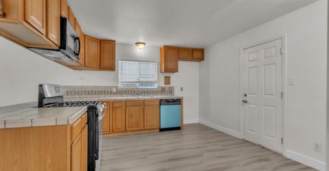 5890 Hollyhurst Way, Sacramento, CA 95823 Photo