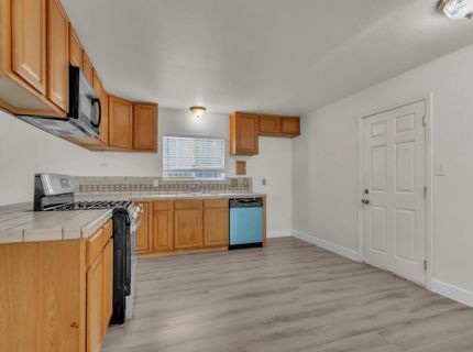 5890 Hollyhurst Way, Sacramento, CA 95823 Photo