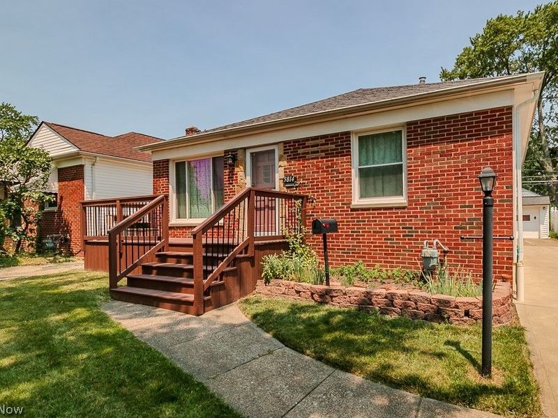 5814 Sunderland Drive, Parma, OH 44129 Photo 2