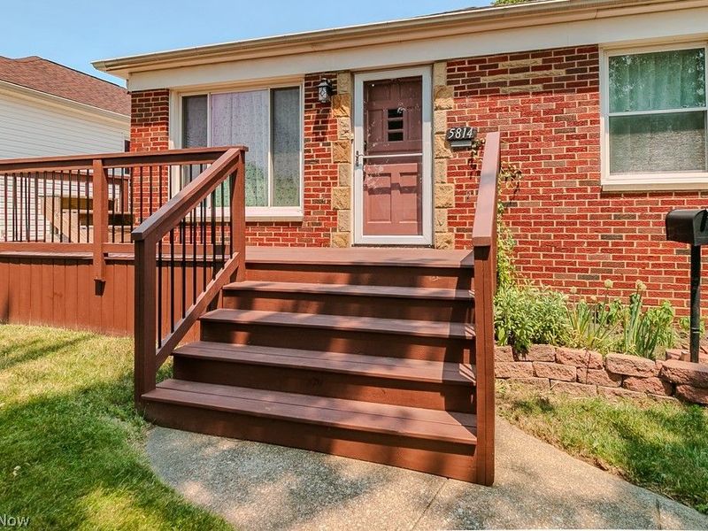5814 Sunderland Drive, Parma, OH 44129 Photo 3