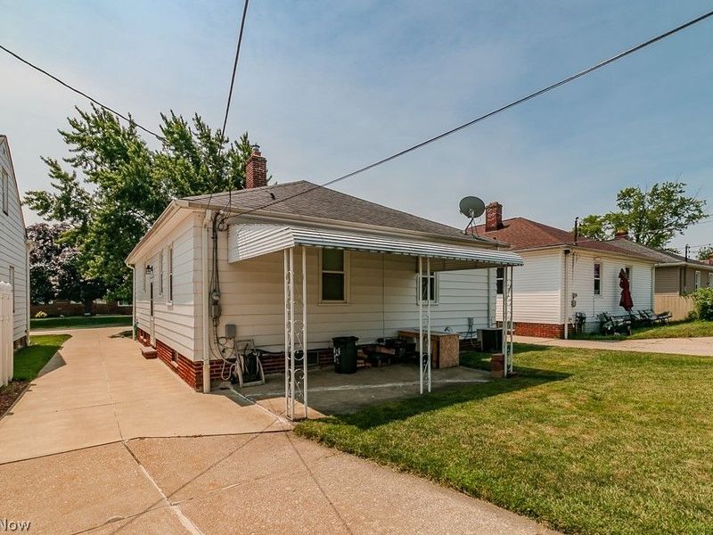 5814 Sunderland Drive, Parma, OH 44129 Photo 6