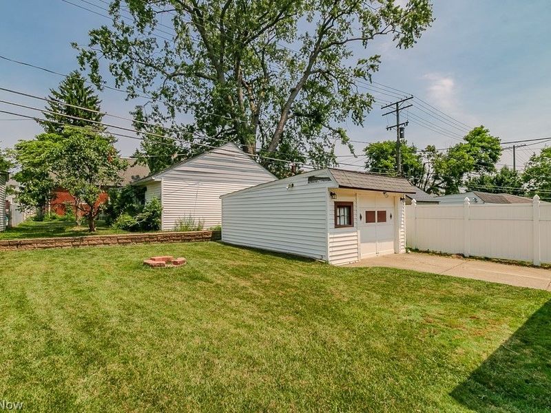 5814 Sunderland Drive, Parma, OH 44129 Photo 9