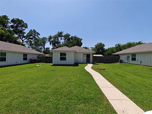1321 Franklin Avenue, Bonham, TX 75418